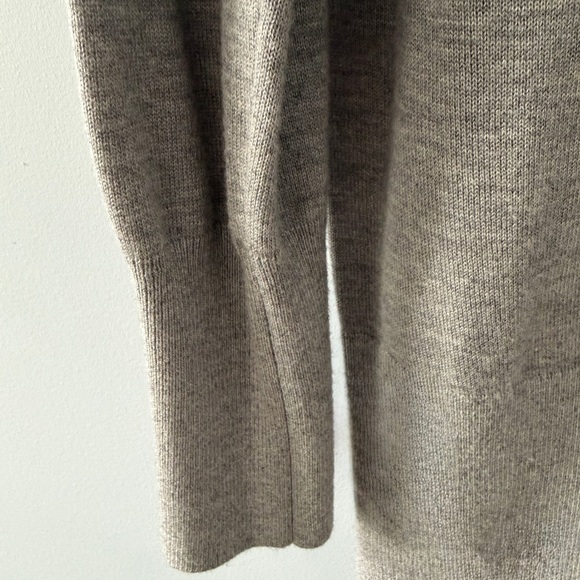 White House Black Market Gray V-Neck Cashmere Blend Sweater – Size L - Picture 6 of 14